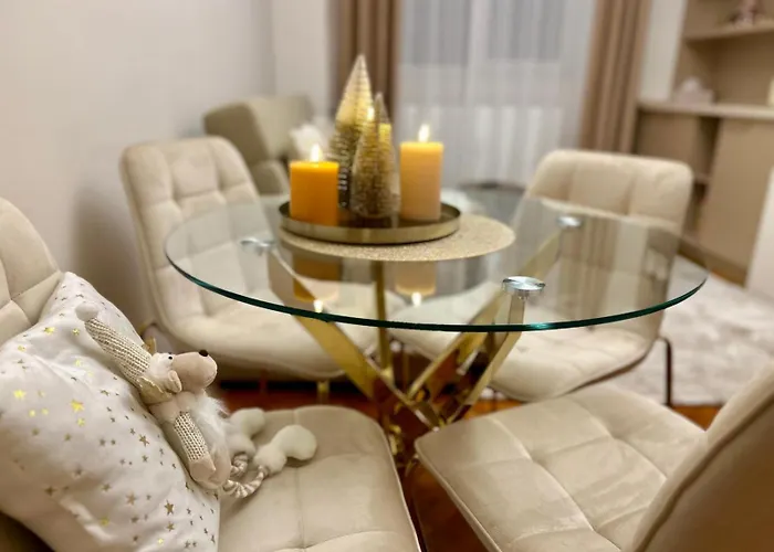 Window To The Christmas Market Apartman